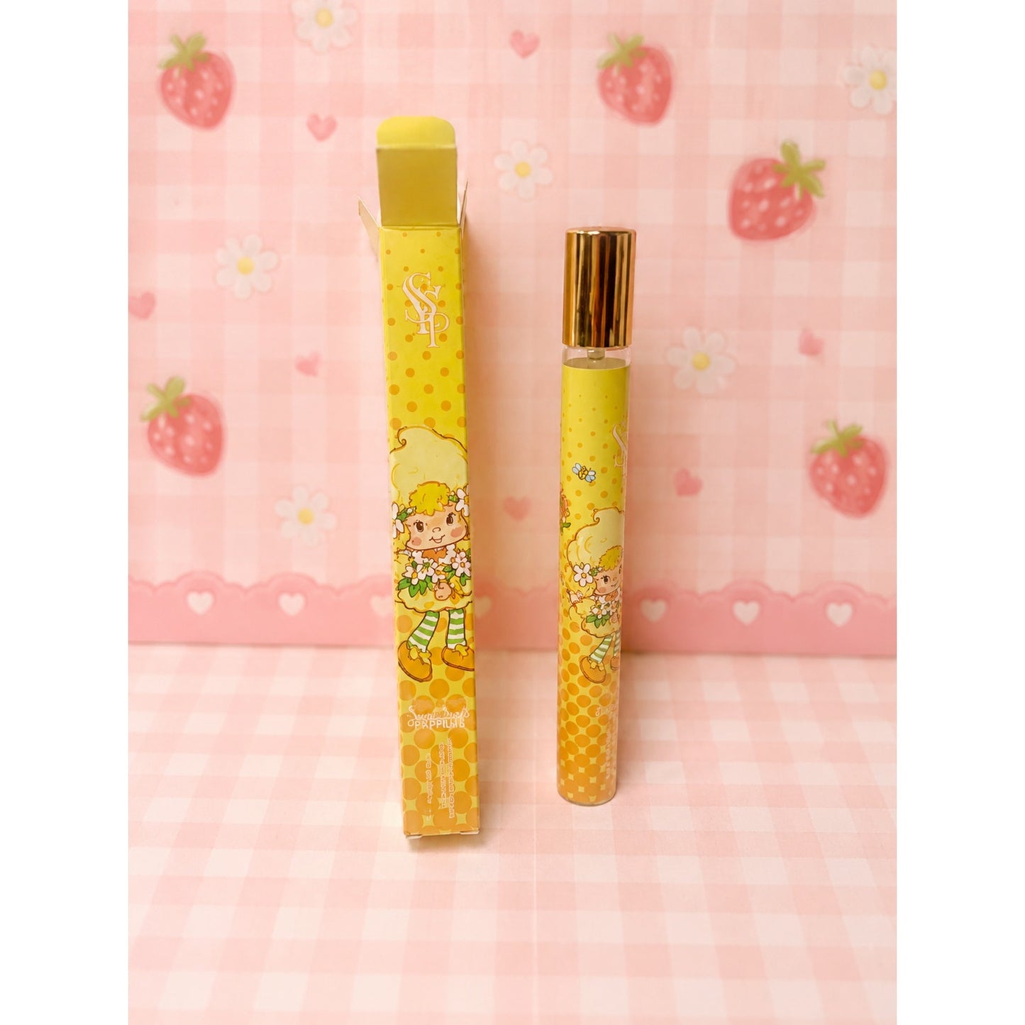 17 Piece Nostalgic Strawberry Character & Beauty Bundle