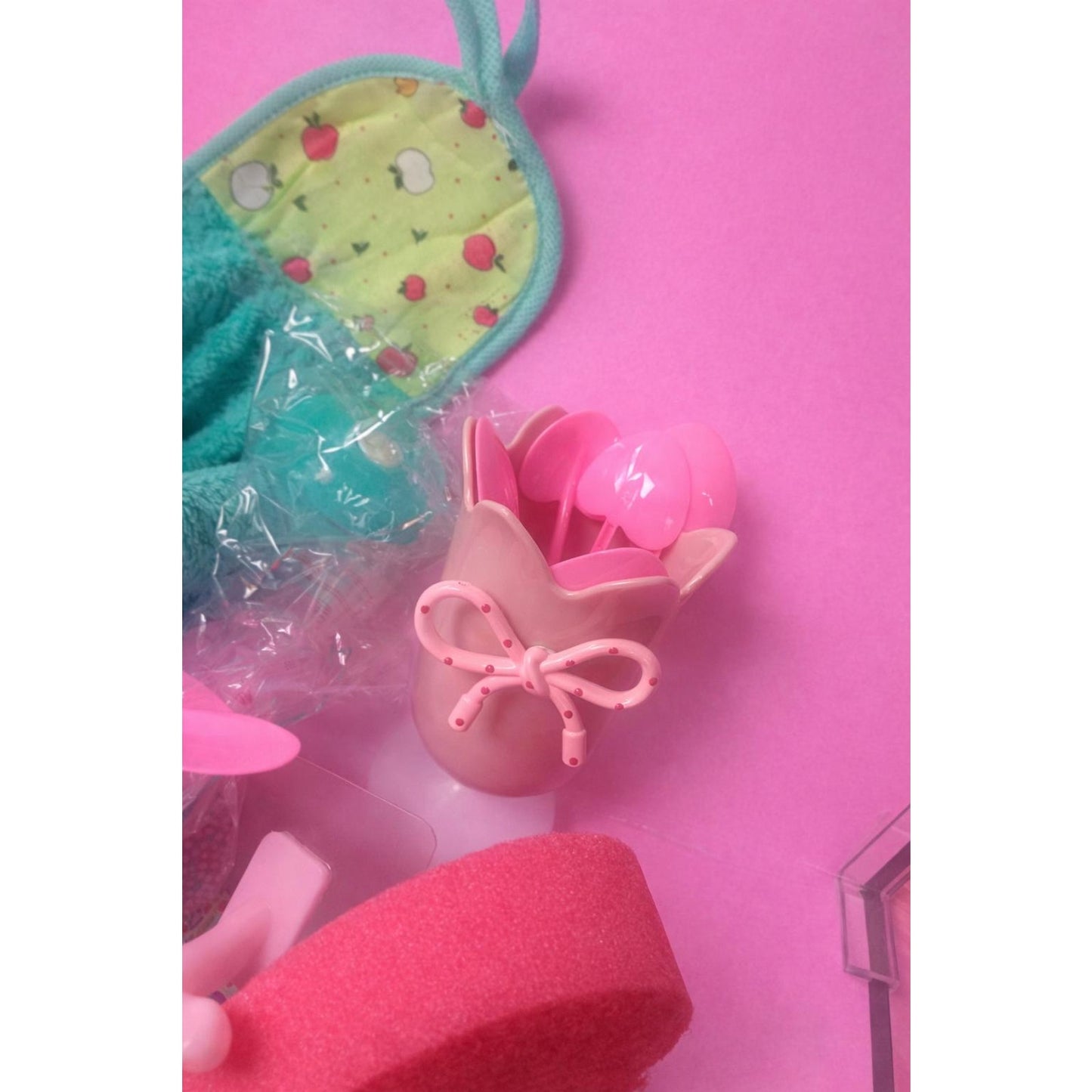 Pink & Teal- Coquette Retro Style 20 Piece Dorm Room Kitchen And Home Accessories Cleaning Bundle
