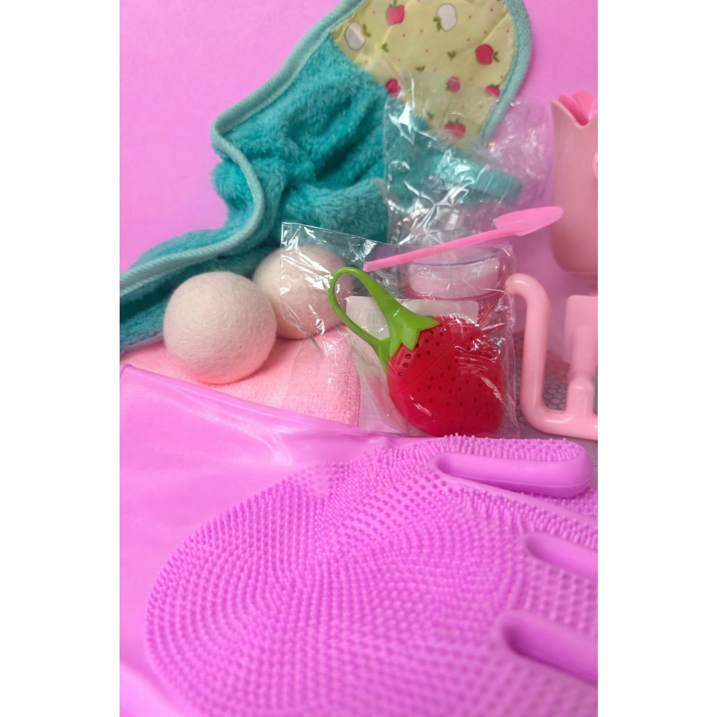 Pink & Teal- Coquette Retro Style 20 Piece Dorm Room Kitchen And Home Accessories Cleaning Bundle