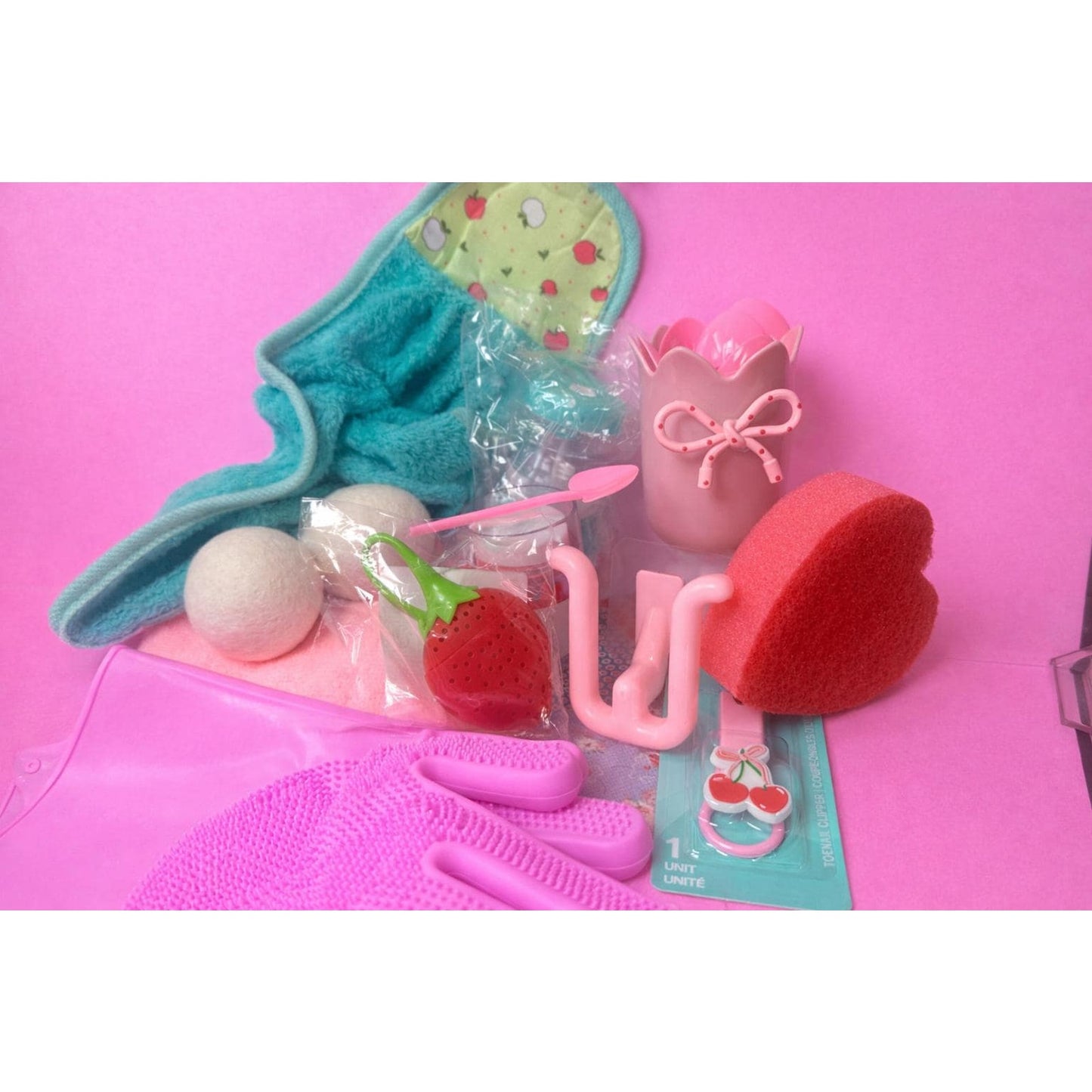 Pink & Teal- Coquette Retro Style 20 Piece Dorm Room Kitchen And Home Accessories Cleaning Bundle