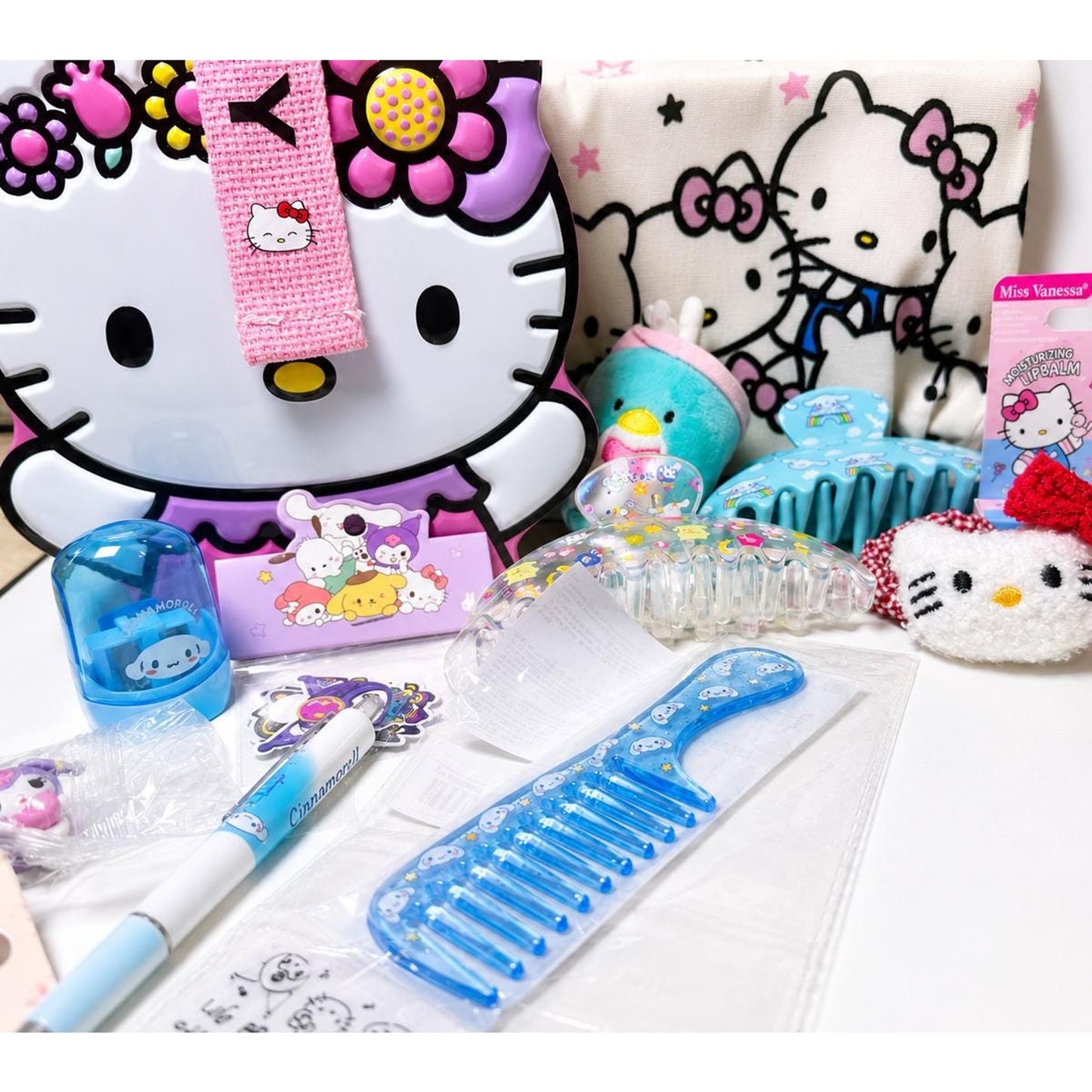 Hello Kitty & Friends 13-Piece Gift Bundle | Tote Bag, Mini Lunchbox, Hair Claws, Pen, Earrings, Sanrio Gift Set